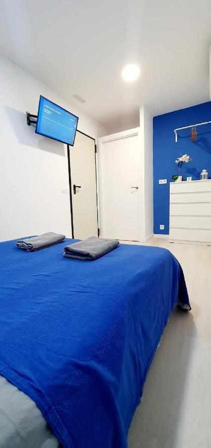 Hostal Urban Basic L'Hospitalet de Llobregat Esterno foto