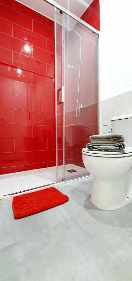 Hostal Urban Basic L'Hospitalet de Llobregat Esterno foto